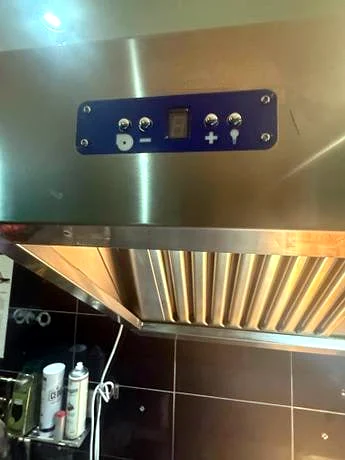 Boîtier de commande et variateur d'une hotte professionnelle