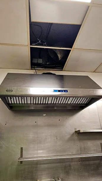 Hotte professionnelle installée sans gaine de rejet raccordée